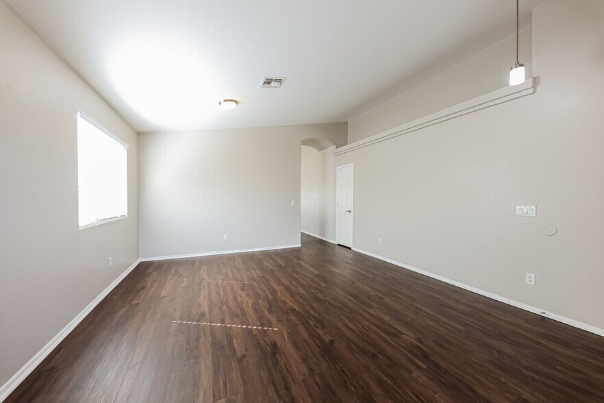Building Photo - 12817 W Mandalay Ln