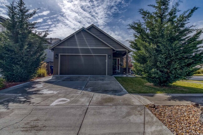 Building Photo - Furnished home in Bend, OR