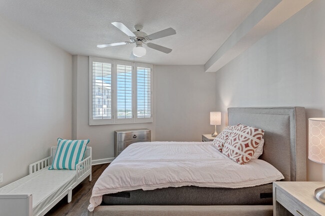 Building Photo - 1551 N Flagler Dr