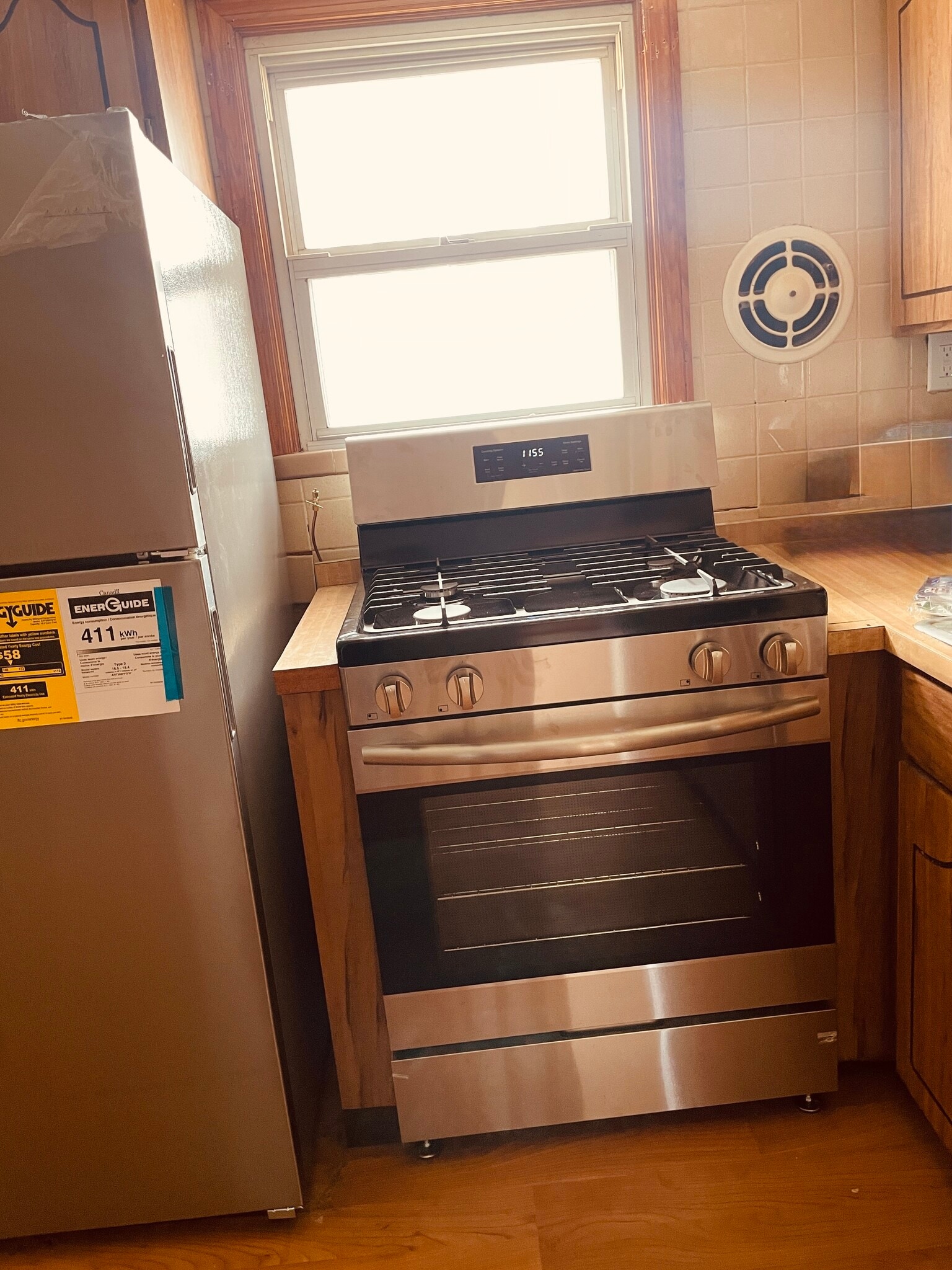 gas stove - 405 Saint Christina Ln