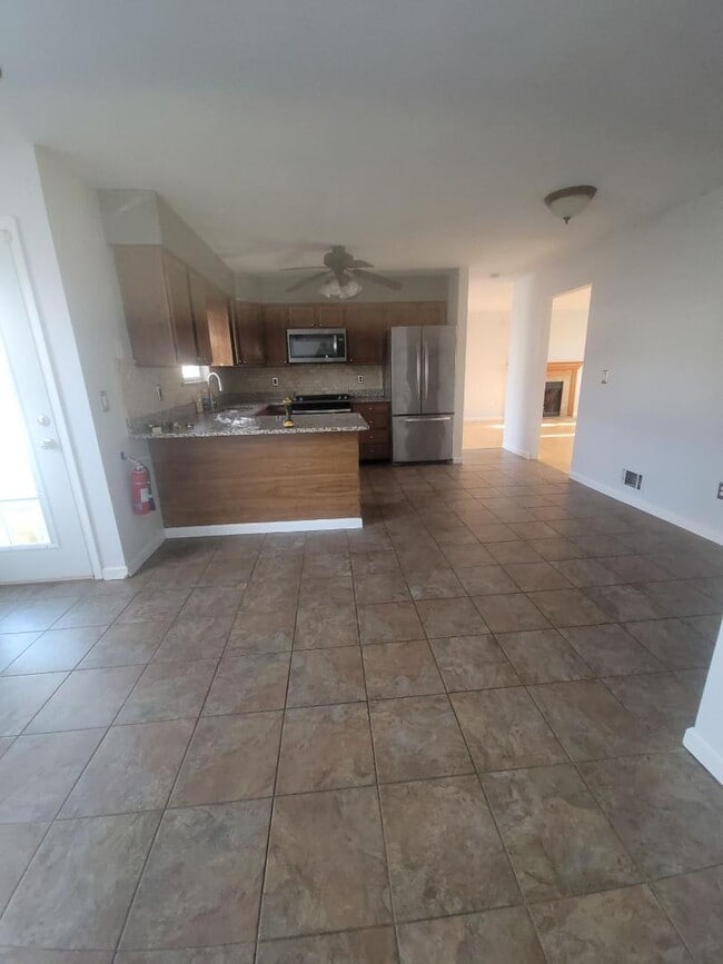 Building Photo - 1 Sunnydale Ct