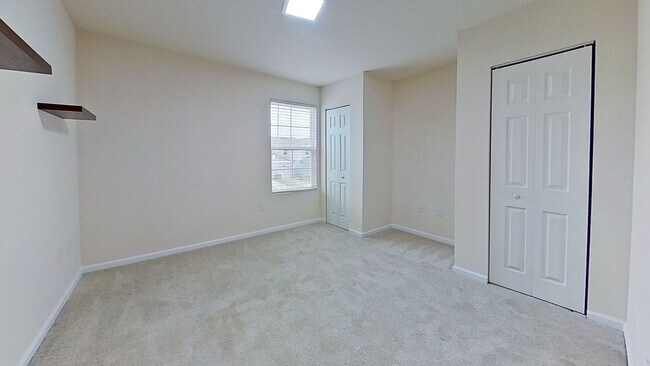 Building Photo - Jacksonville Townhome w/ Garage, Spacious Bedrooms & In-Unit Washer/Dryer