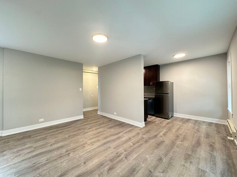 Building Photo - 4549 N Damen Ave
