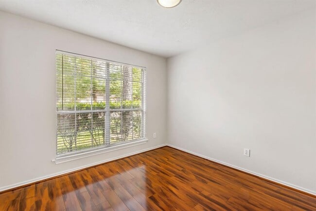Building Photo - 55 N Queenscliff Cir