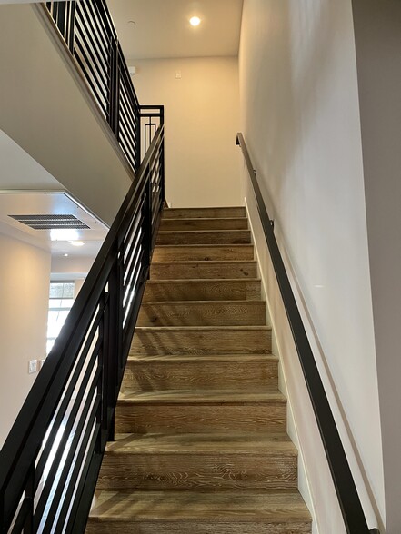 Building Photo - 1666 Greenfield Ave