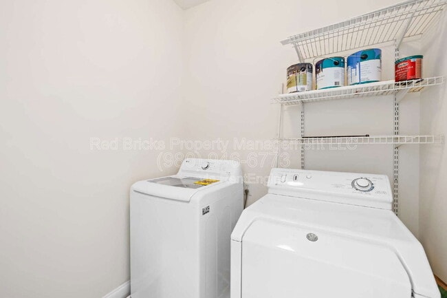 Building Photo - 10411 Alvarado Way