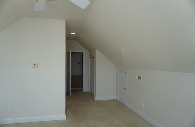 Building Photo - 1020 Ringlet Ct