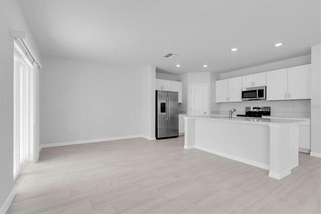 Building Photo - 17594 Pleasantview Blvd