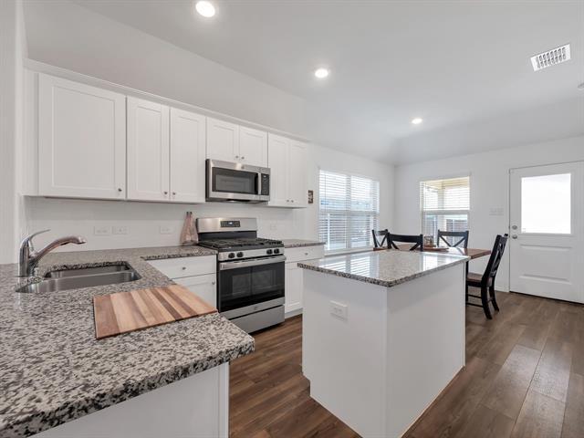 Building Photo - 2913 Meadowlands Dr