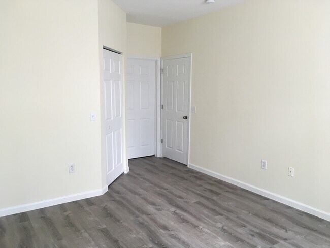 Building Photo - 12879 Madison Pointe Cir