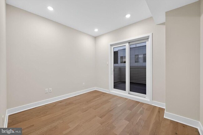 Building Photo - 3236 Mercer St