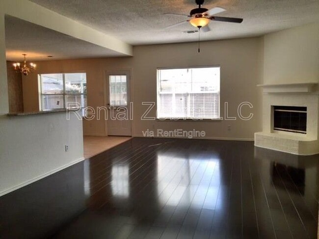 Building Photo - 4001 Cypress Gardens Dr