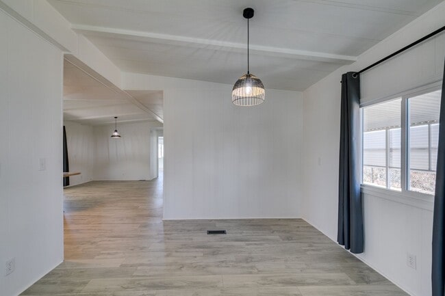 Building Photo - Beautifully Remodeled Boulder City Home with Spacious Backyard Retreat