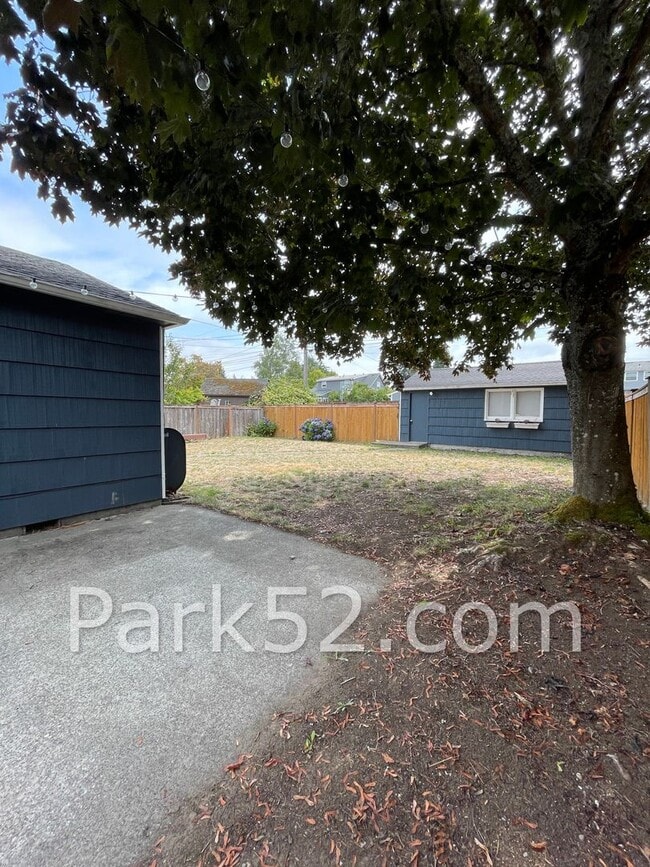 Building Photo - 3 Bedroom Rambler in North Tacoma With A/C!