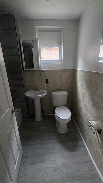 Building Photo - 386 Park Ave