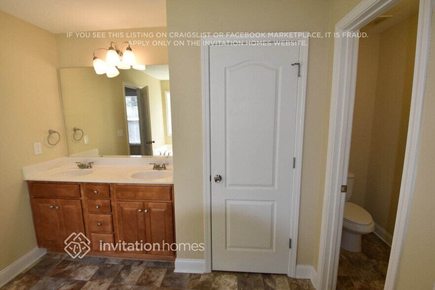 Building Photo - 5561 Hickory Stone Dr