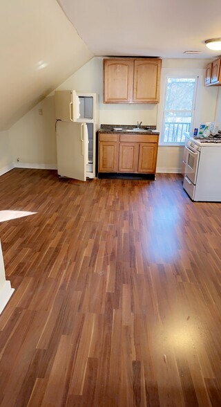 Primary Photo - 155 Lewis Ave