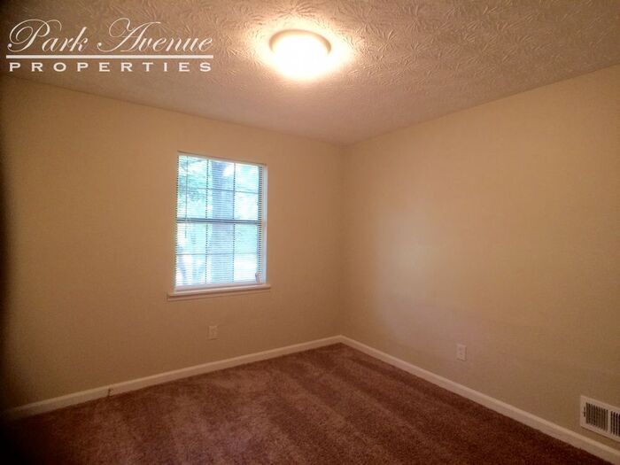 Building Photo - 102 Shannon Chase Dr