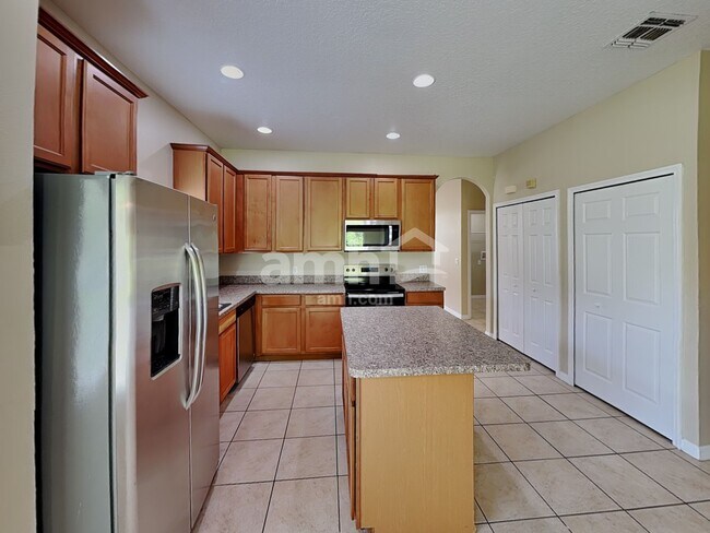 Building Photo - 3112 Dasha Palm Dr