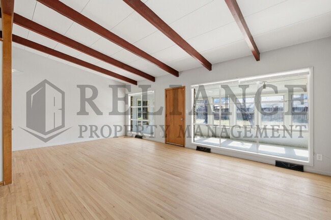 Building Photo - 2541 W Benjamin Dr