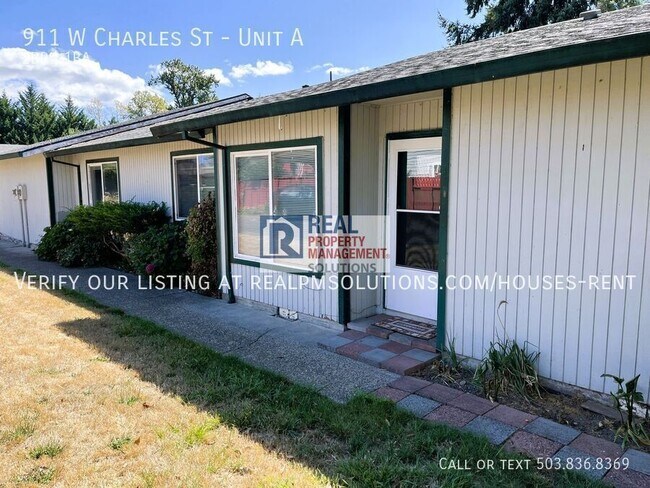 Building Photo - 911 Charles St