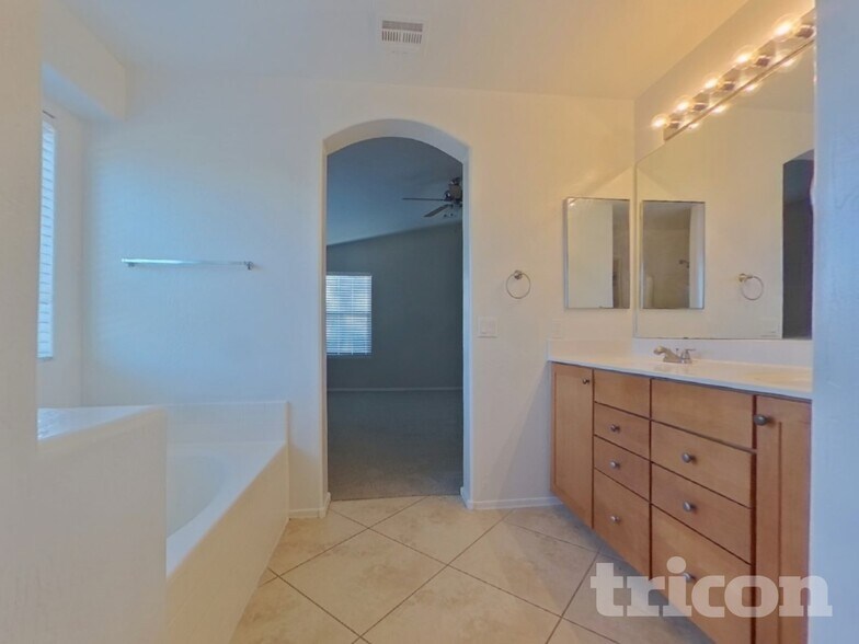 Building Photo - 25768 W Victory St