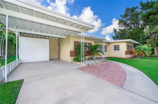 Building Photo - 3504 Lake Margaret Dr