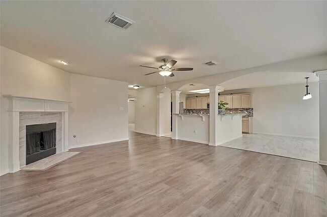 Building Photo - 511 Elm Ridge Dr