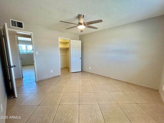 Building Photo - 4024 W Las Palmaritas Dr
