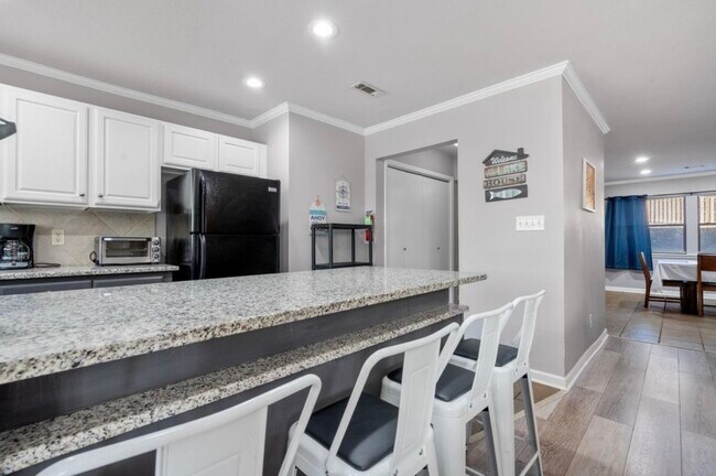 Building Photo - 5371 Central Ave