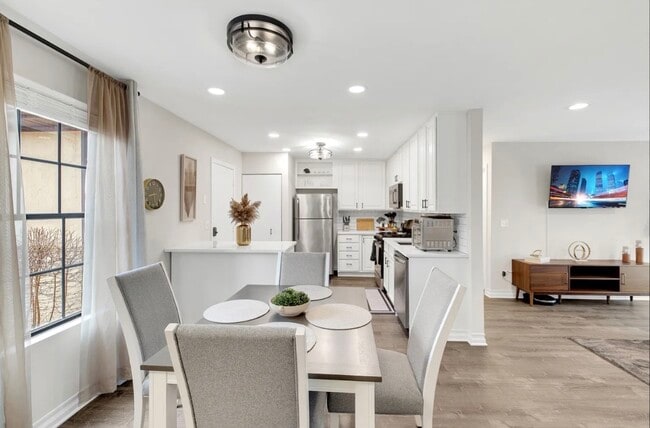 Building Photo - 379 Sandhurst Cir