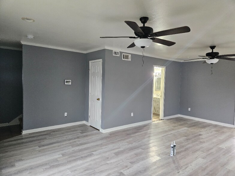 Building Photo - 1903 Rosary Dr