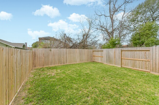 Building Photo - 3032 Gray St