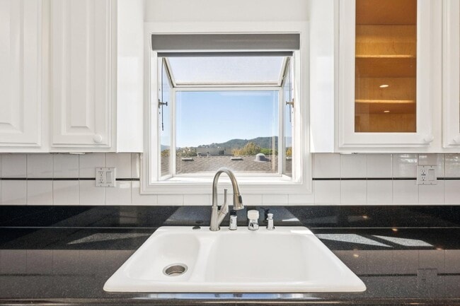 Building Photo - Bay View Home In Peacock Gap