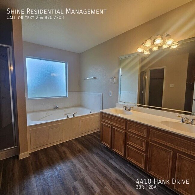 Building Photo - 4410 Hank Dr