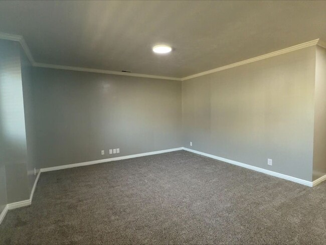 Building Photo - Move In for Less! $1,000 Move-In Credit | 2 Bed 1.5 Bath Condo in Ogden!