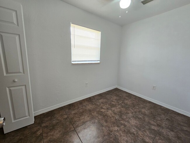 Building Photo - 2147 Dodge Ave