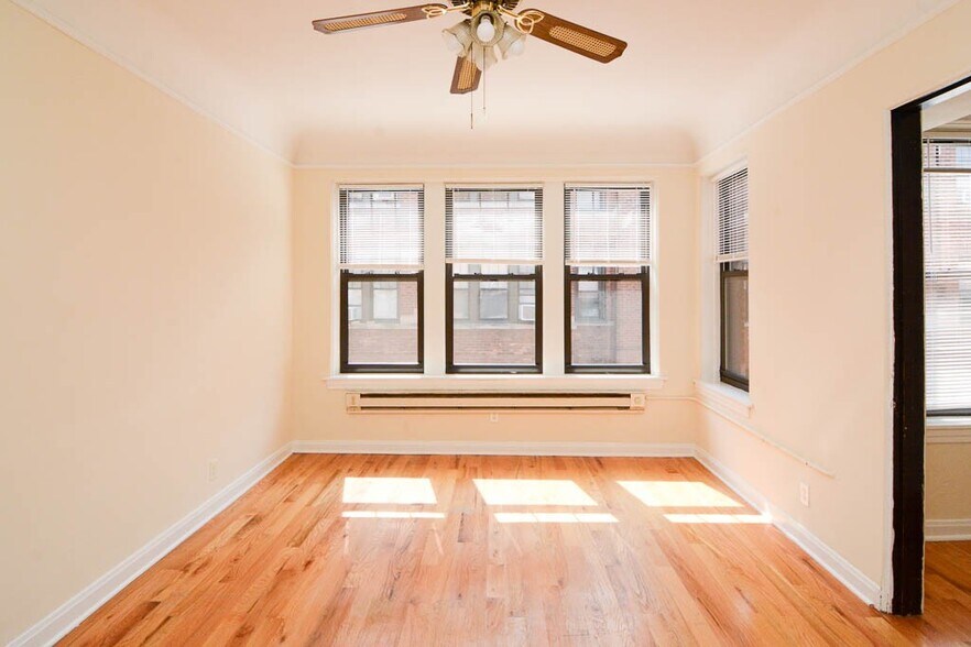 Building Photo - 4211 N Wolcott Ave