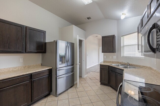 Building Photo - 9802 Vandenberg Way