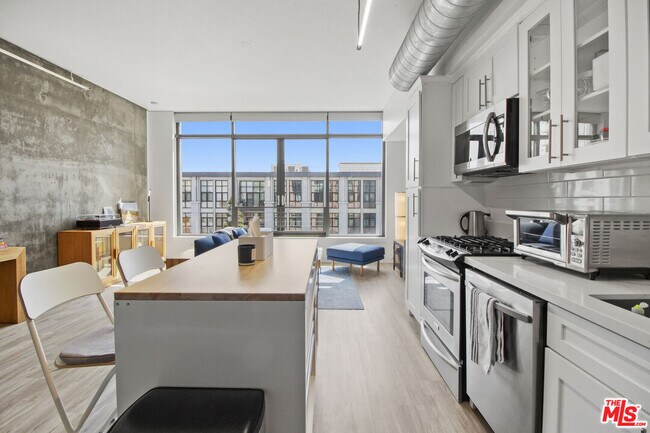 Building Photo - 1111 S Grand Ave