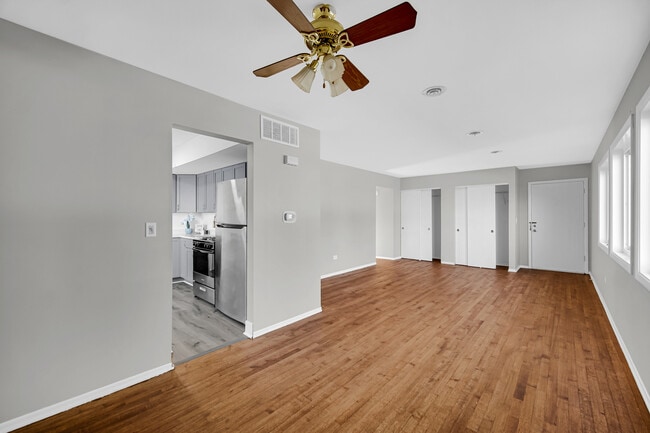 Building Photo - 31 Wellington Ave