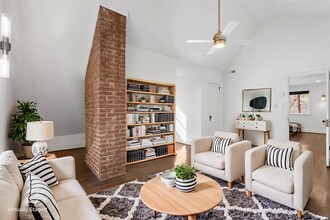 Building Photo - Heritage Historic - Unit B