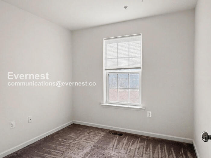 Building Photo - 10612 Presidential Pkwy