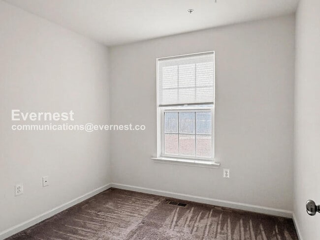 Building Photo - 10612 Presidential Pkwy