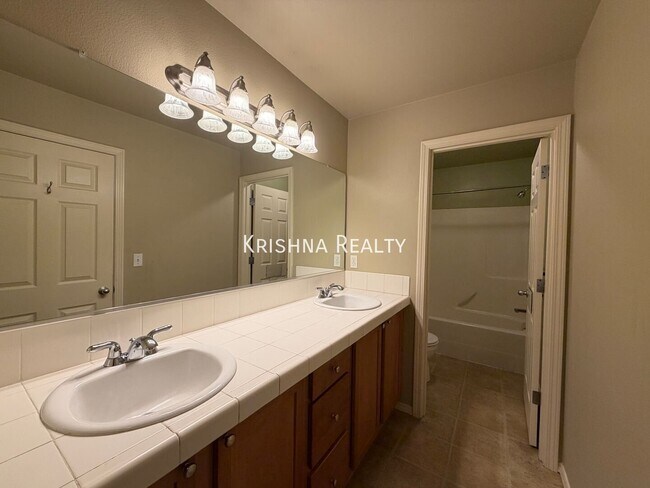 Building Photo - 15561 SW Stone Ridge Cir