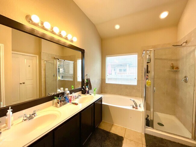 Building Photo - *COMING SOON* Modern Home with Fenced Backyard, Community Pool & Playground!
