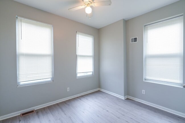 Building Photo - Newly renovated 6 bedroom 2.5 bath in Carroll Park Area