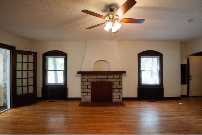Building Photo - 706 N Washington St