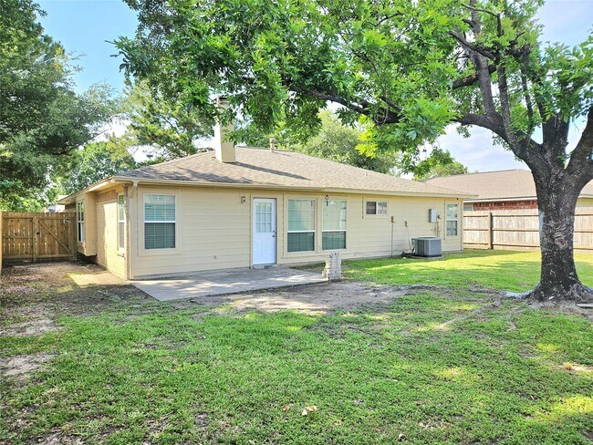 Building Photo - 4231 Southchase Ln