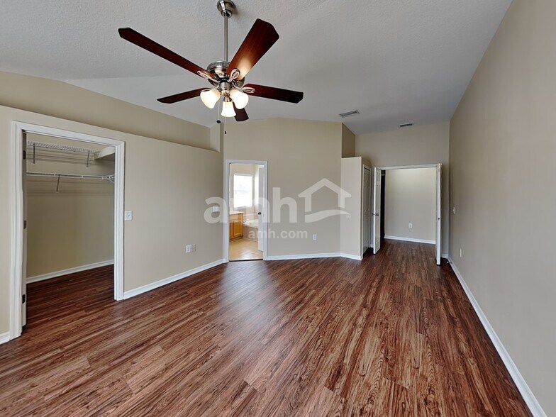 Building Photo - 6243 Blue Runner Ct